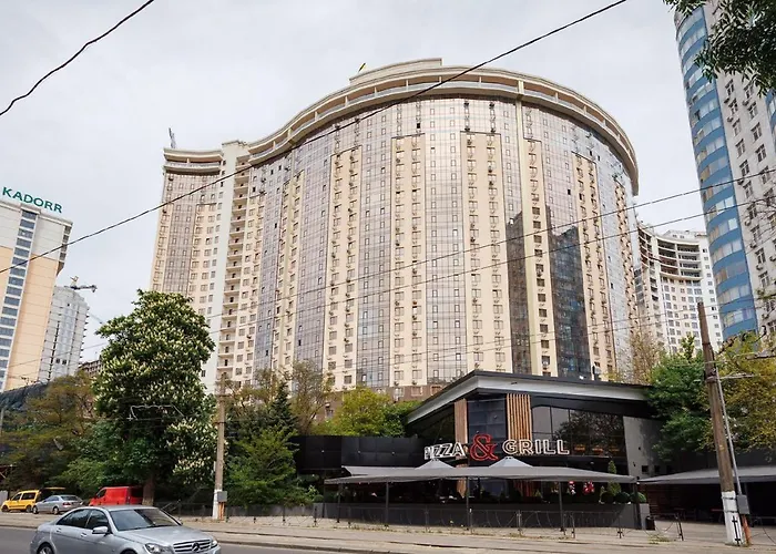 Grey In Arcadia With Terrace Apartment *